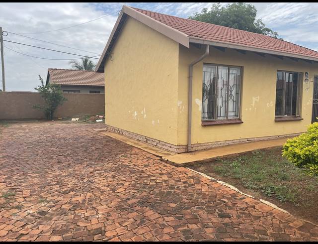2 BEDROOM FREESTANDING FOR SALE IN GA-RANKUWA UNIT 9